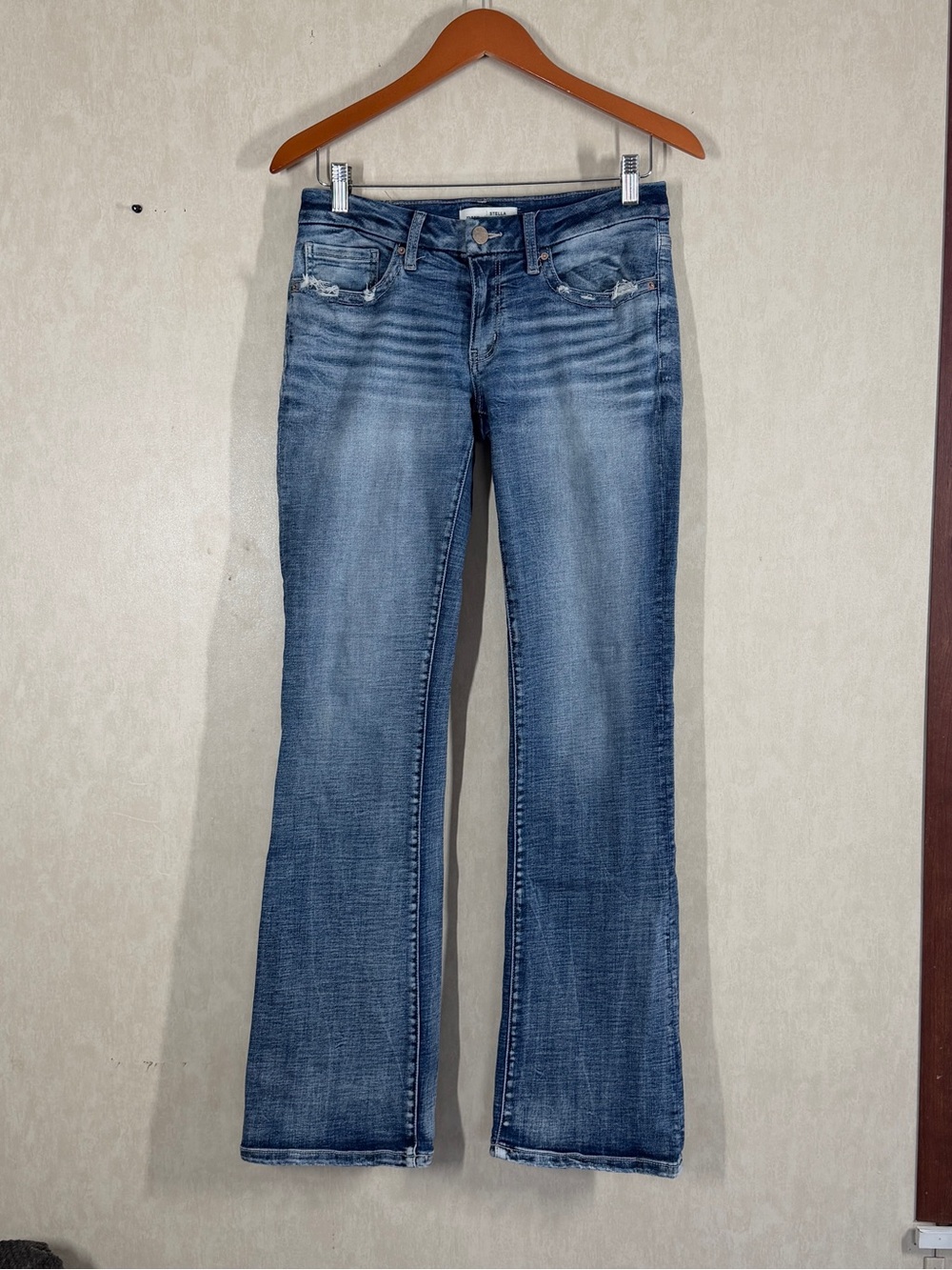 BKE Women’s Stella Slim Fit Low Rise Bootcut Jeans Stetch in Deming 28X33.5